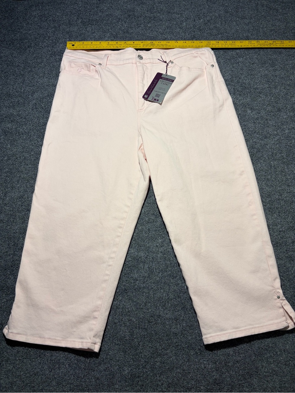 Gloria Vanderbilt Pale Pink Cropped Capris Size 14